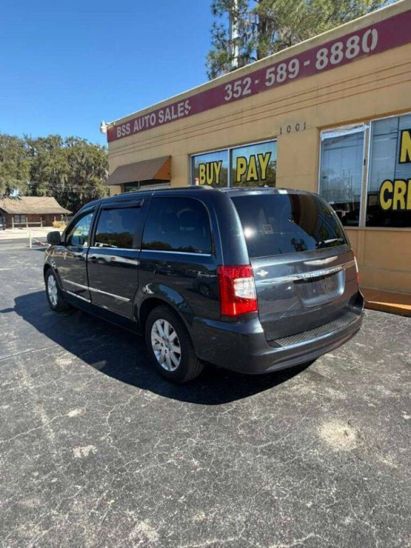 2013 Chrysler Town & Country Image 5