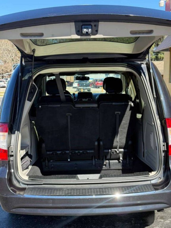 2013 Chrysler Town & Country Image 8