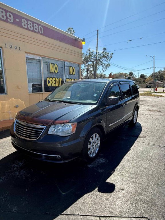 2013 Chrysler Town & Country Image 16