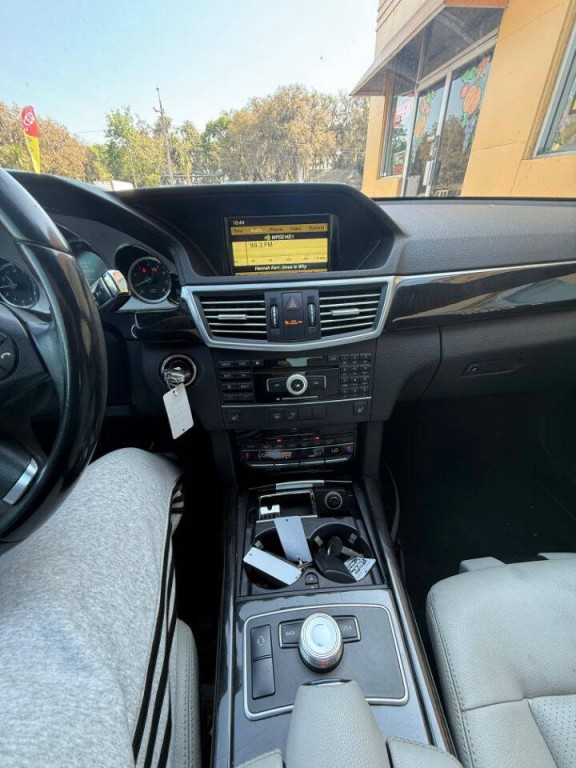 2011 Mercedes-Benz E-Class Image 9