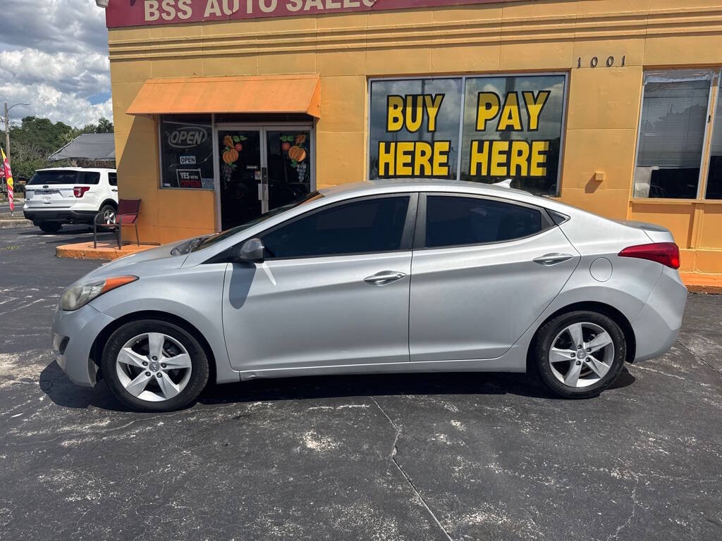 2011 Hyundai Elantra Image 2