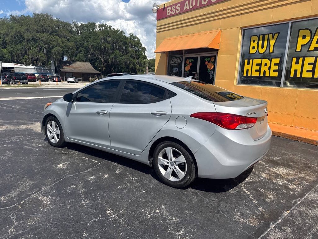 2011 Hyundai Elantra Image 3