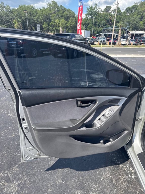 2011 Hyundai Elantra Image 10