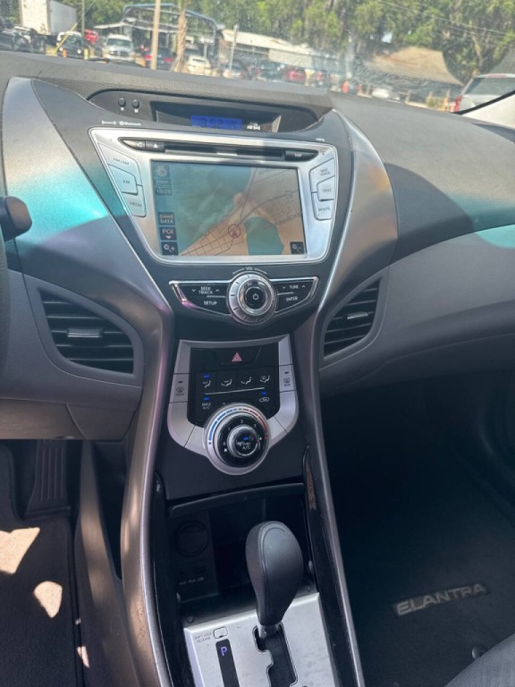 2011 Hyundai Elantra Image 12
