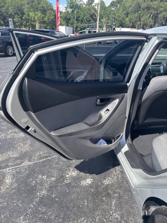 2011 Hyundai Elantra Image 14