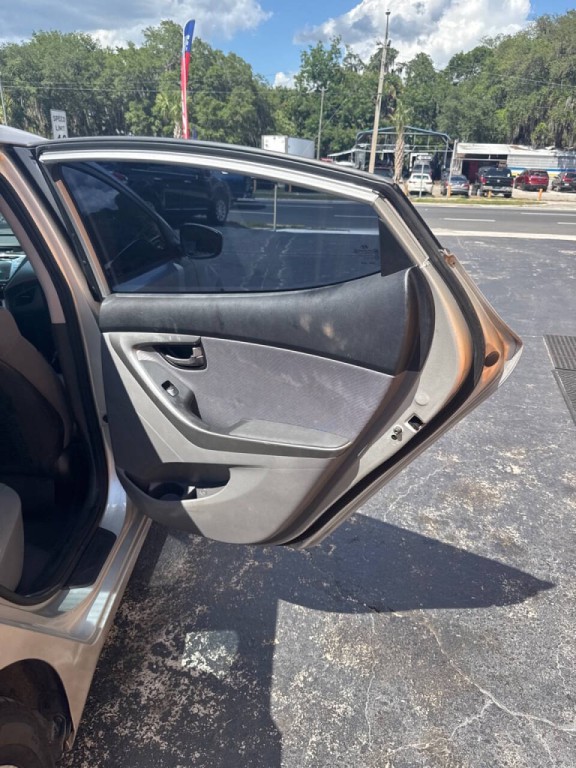 2011 Hyundai Elantra Image 17