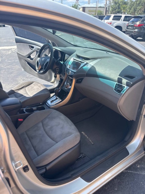 2011 Hyundai Elantra Image 18