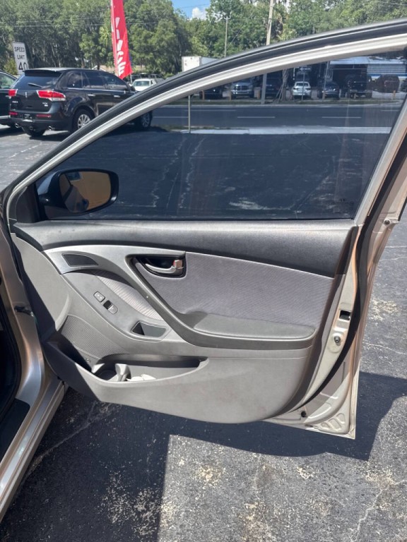 2011 Hyundai Elantra Image 19