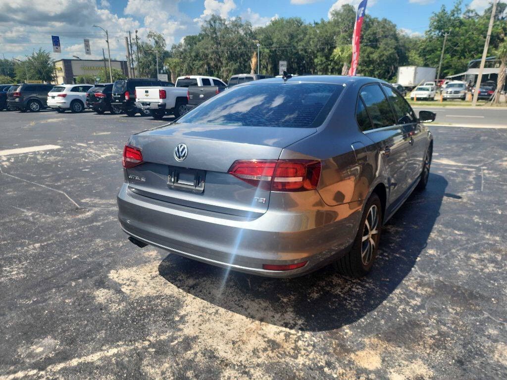 2017 Volkswagen Jetta Image 5