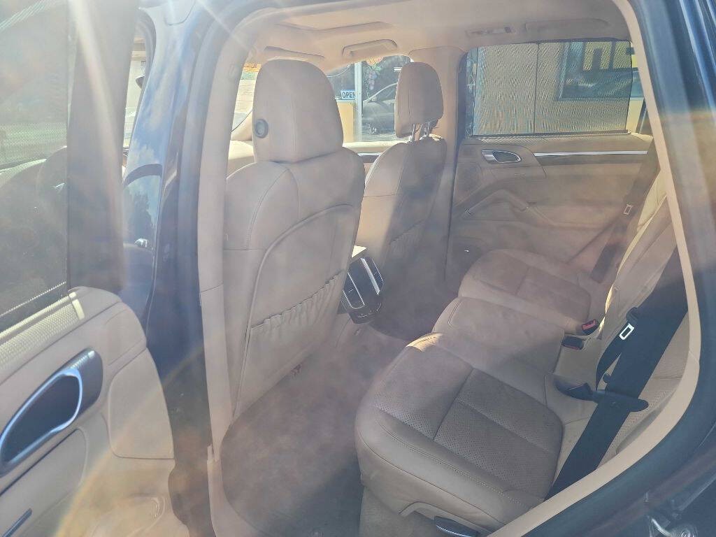 2013 Porsche Cayenne Image 11