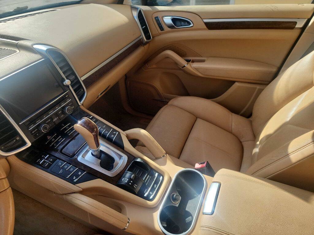 2013 Porsche Cayenne Image 12
