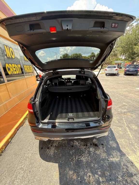 2019 Mercedes-Benz GLC-Class Image 10