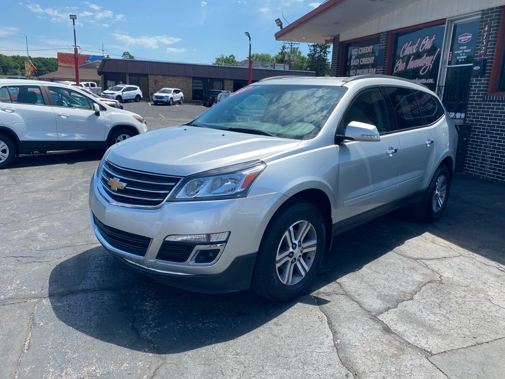 2017 Chevrolet Traverse Image 2