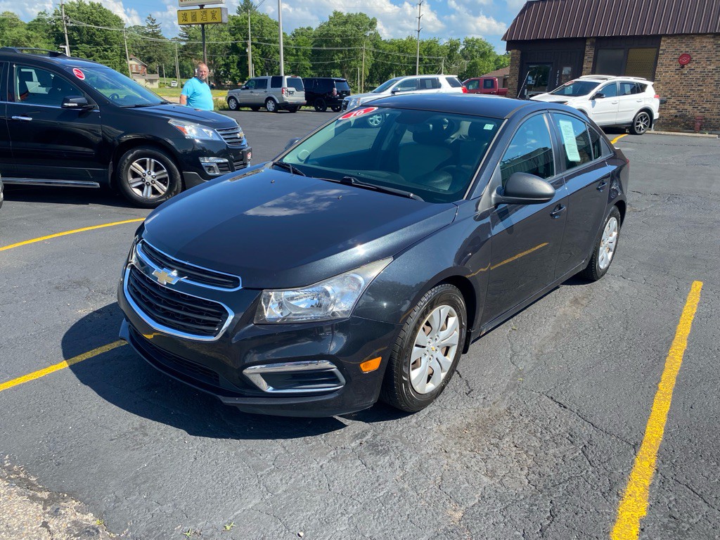 2016 Chevrolet Cruze Image 2