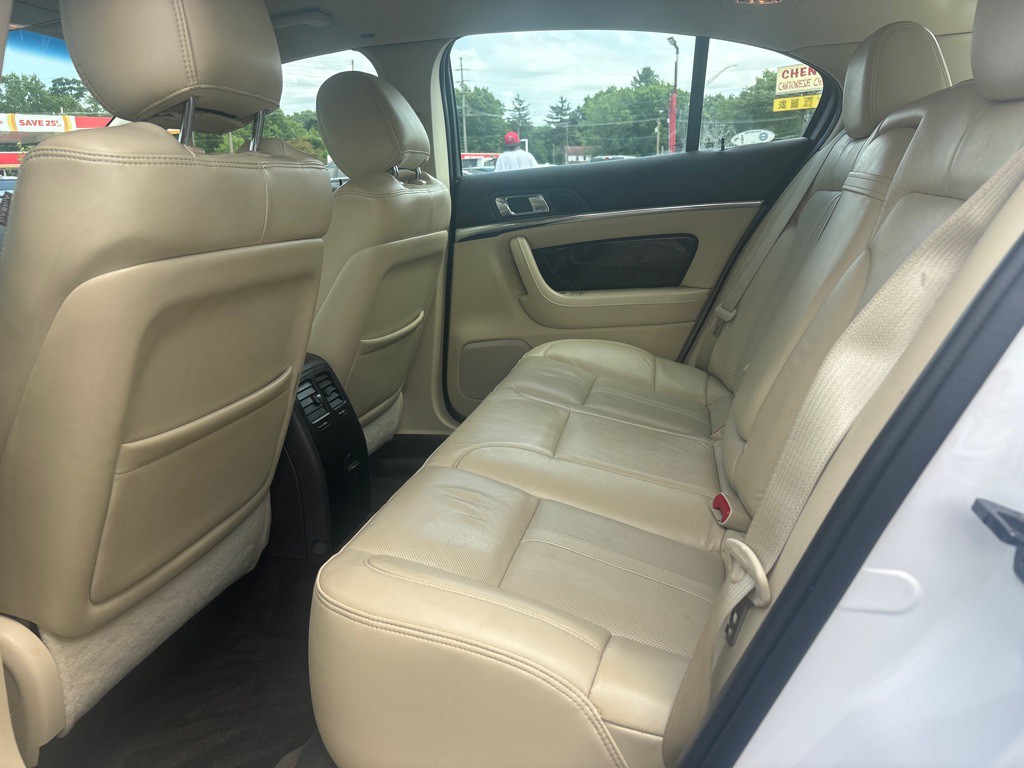 2014 Lincoln MKS Image 6