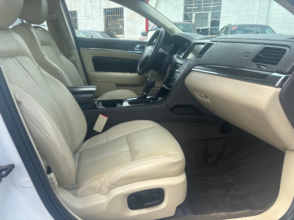2014 Lincoln MKS Image 7