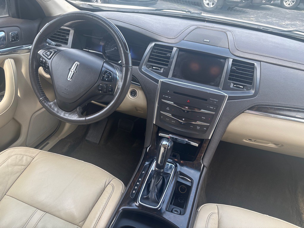 2014 Lincoln MKS Image 9
