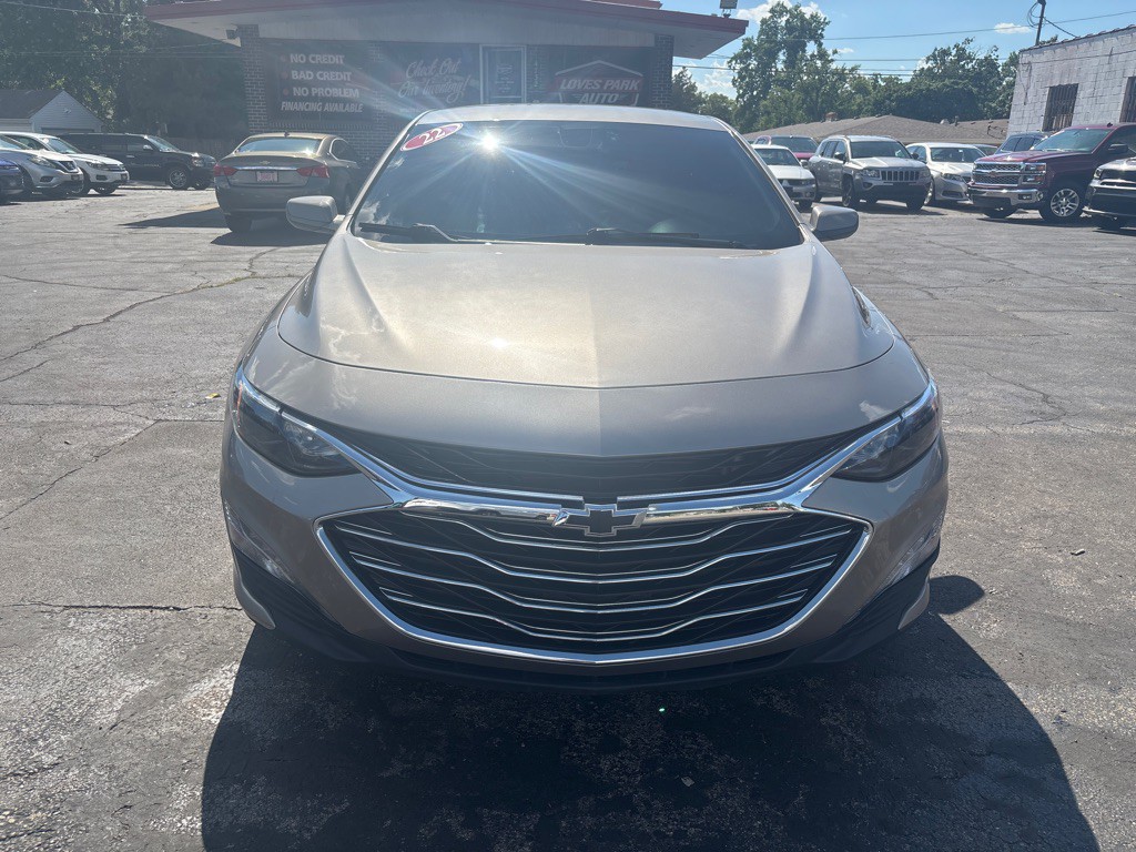2022 Chevrolet Malibu Image 2