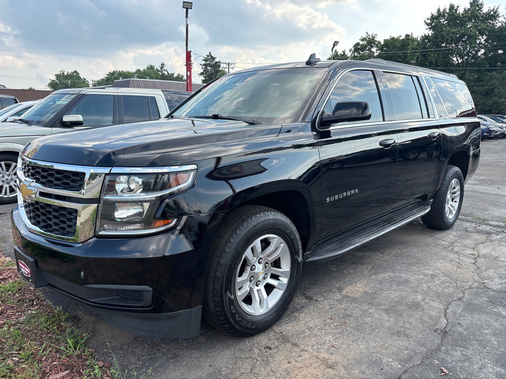 2018 Chevrolet Suburban Image 3