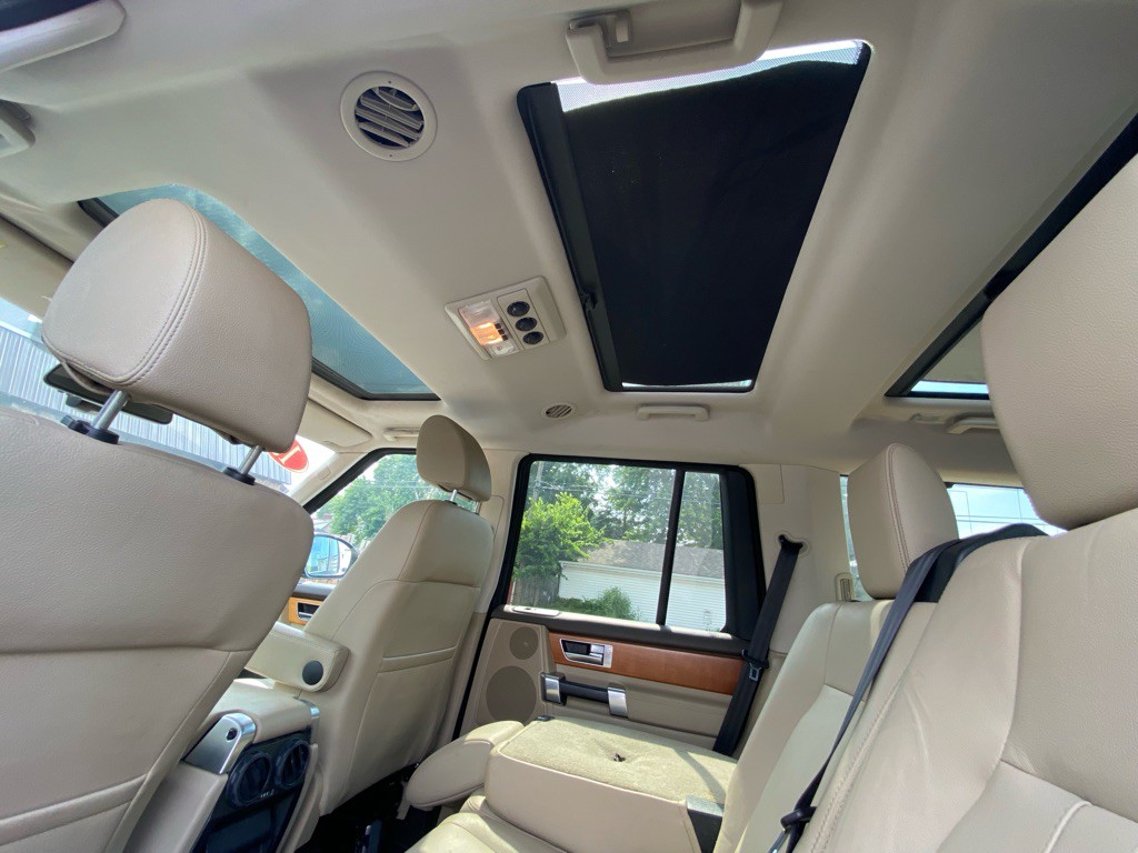 2015 Land Rover LR4 Image 8