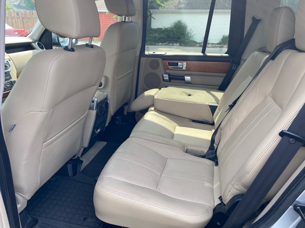 2015 Land Rover LR4 Image 12