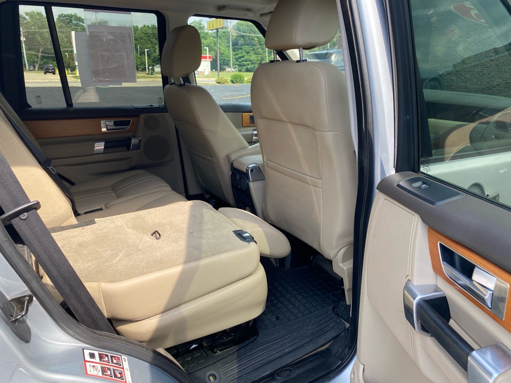 2015 Land Rover LR4 Image 13