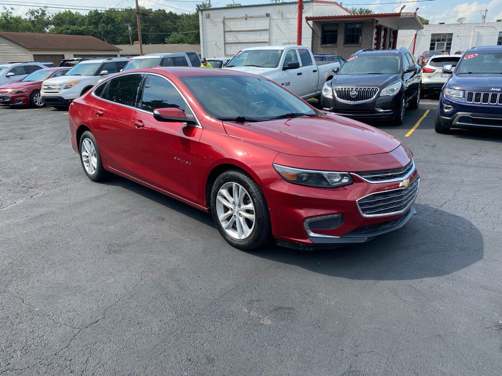 2016 Chevrolet Malibu Image 2