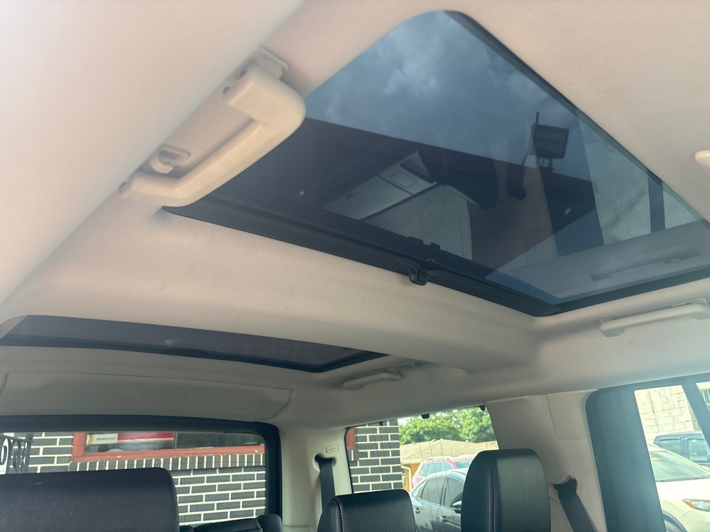 2016 Land Rover LR4 Image 10