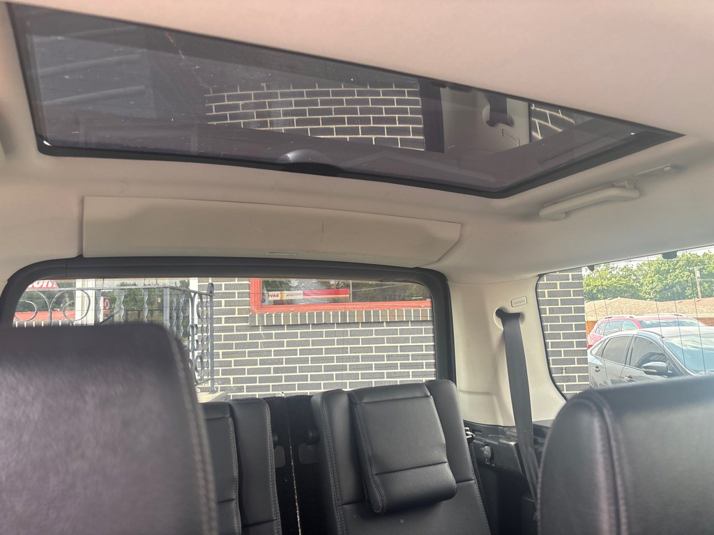 2016 Land Rover LR4 Image 11