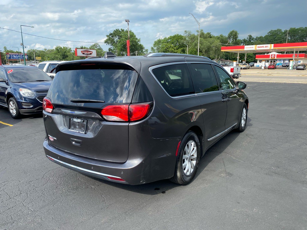 2018 Chrysler Pacifica Image 3
