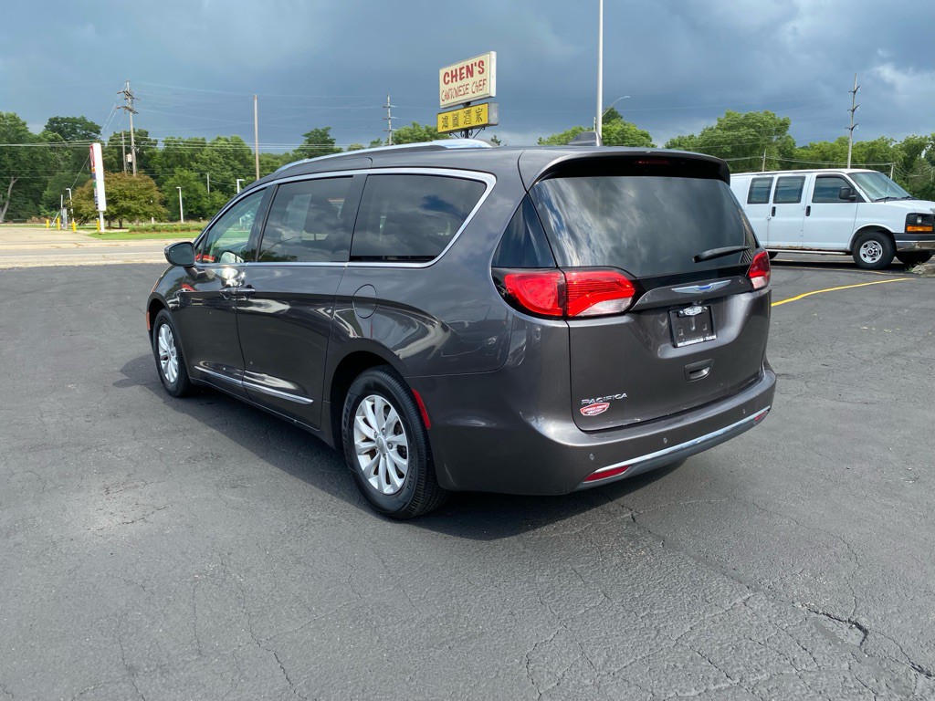 2018 Chrysler Pacifica Image 4