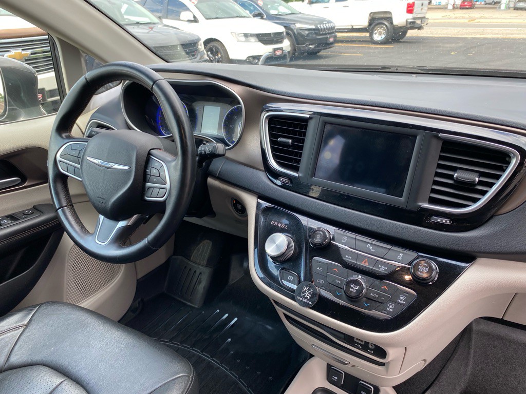 2018 Chrysler Pacifica Image 5