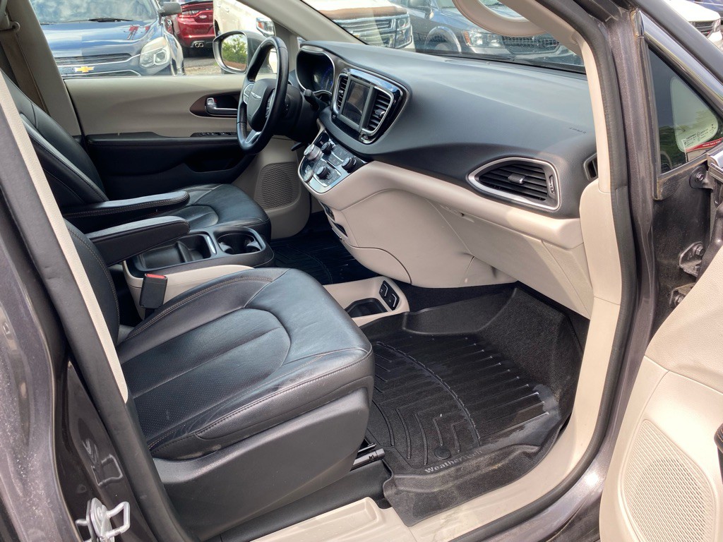 2018 Chrysler Pacifica Image 6