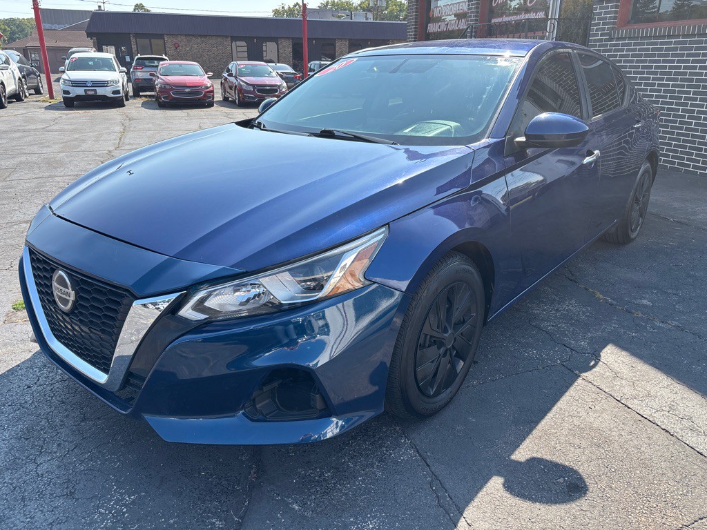 2020 Nissan Altima Image 2