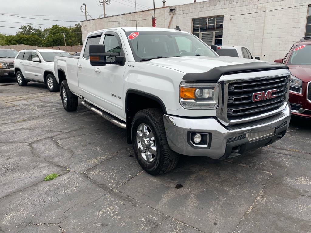 2018 GMC Sierra Image 2
