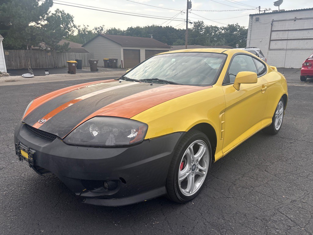 2005 Hyundai Tiburon Image 2