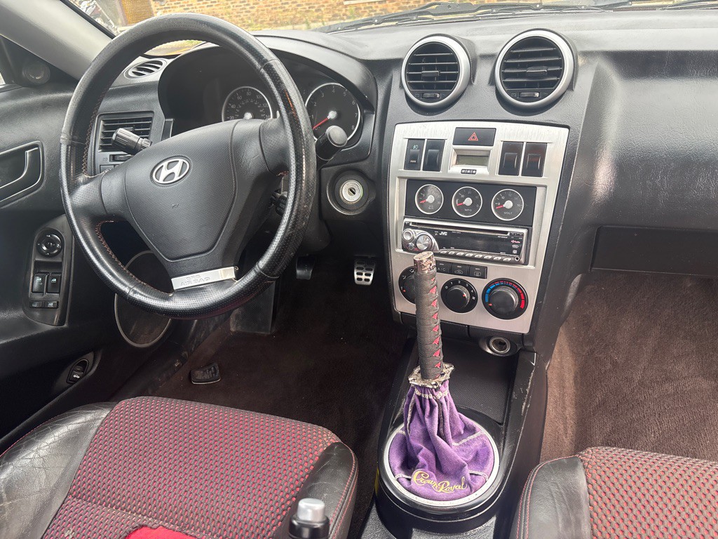 2005 Hyundai Tiburon Image 7