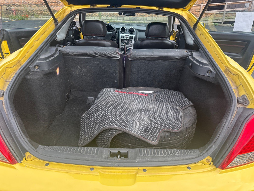 2005 Hyundai Tiburon Image 8