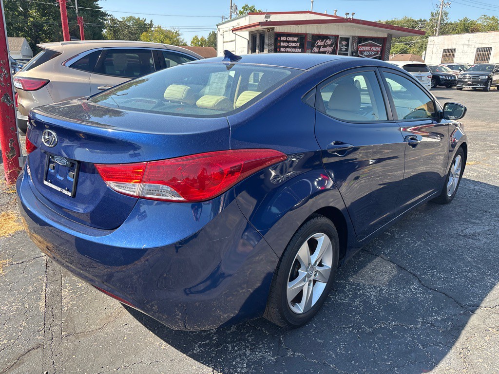 2013 Hyundai Elantra Image 4
