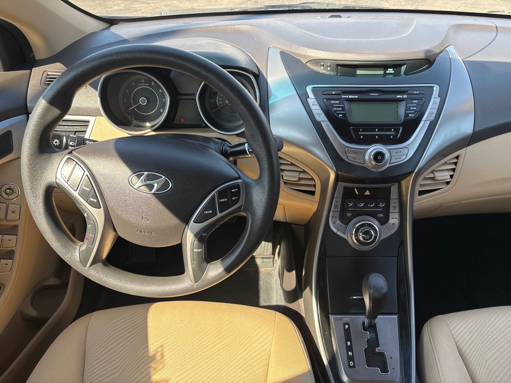 2013 Hyundai Elantra Image 9