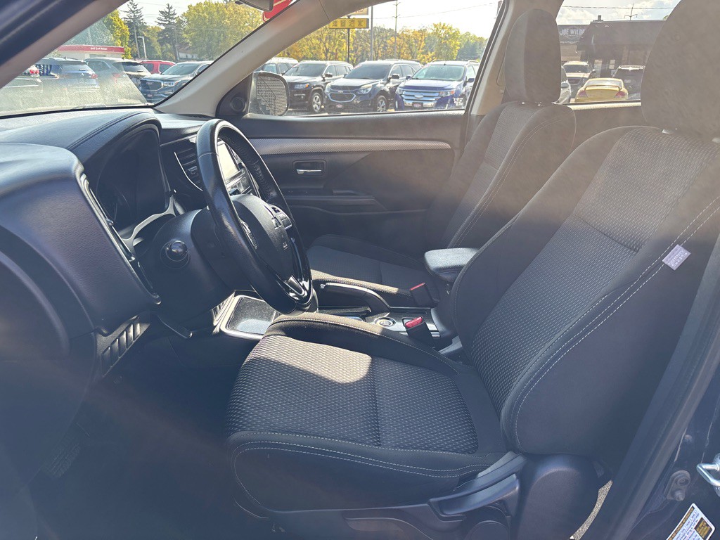 2017 Mitsubishi Outlander Image 5