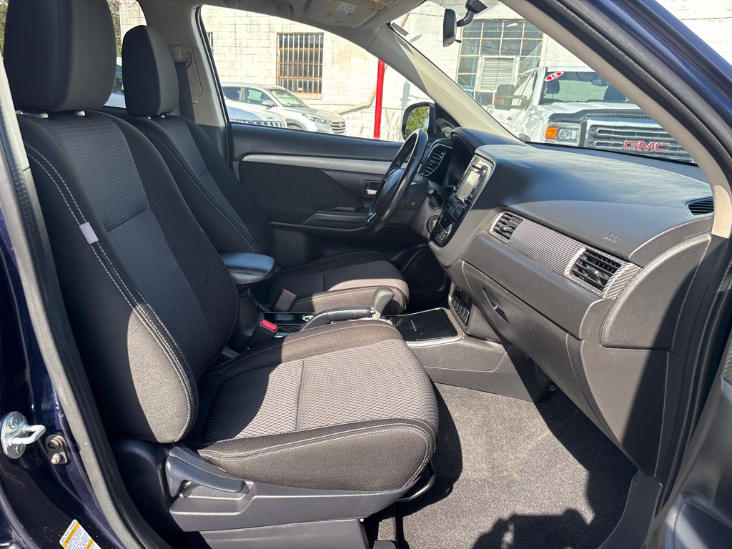 2017 Mitsubishi Outlander Image 7