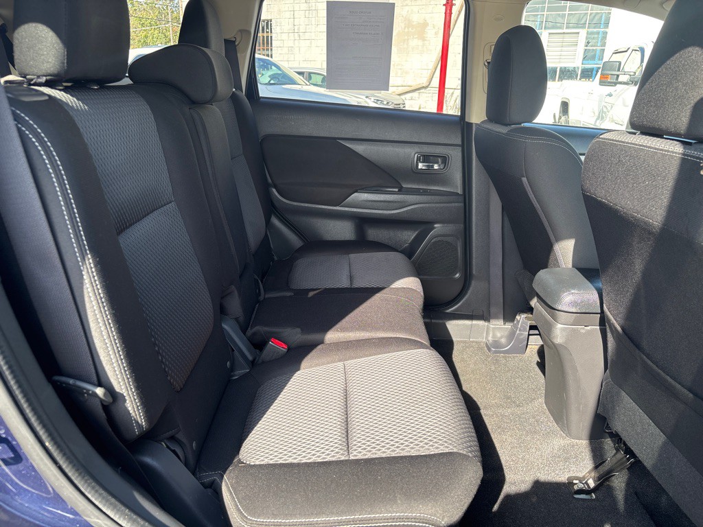 2017 Mitsubishi Outlander Image 8
