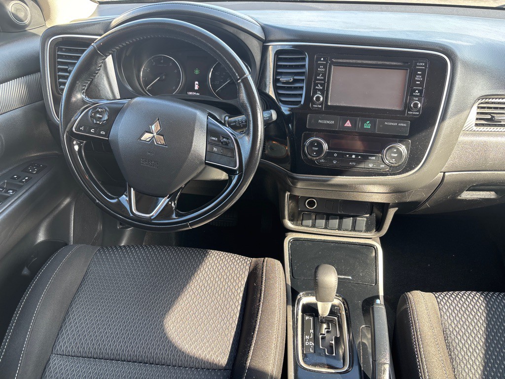2017 Mitsubishi Outlander Image 9