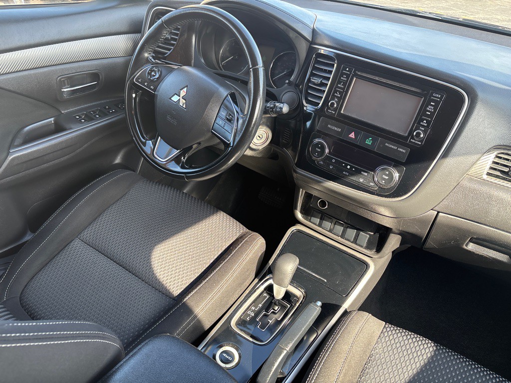 2017 Mitsubishi Outlander Image 10