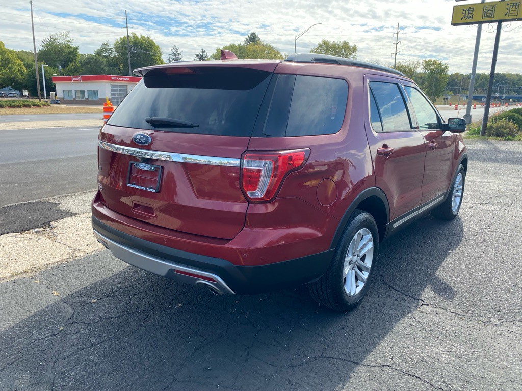 2017 Ford Explorer Image 2
