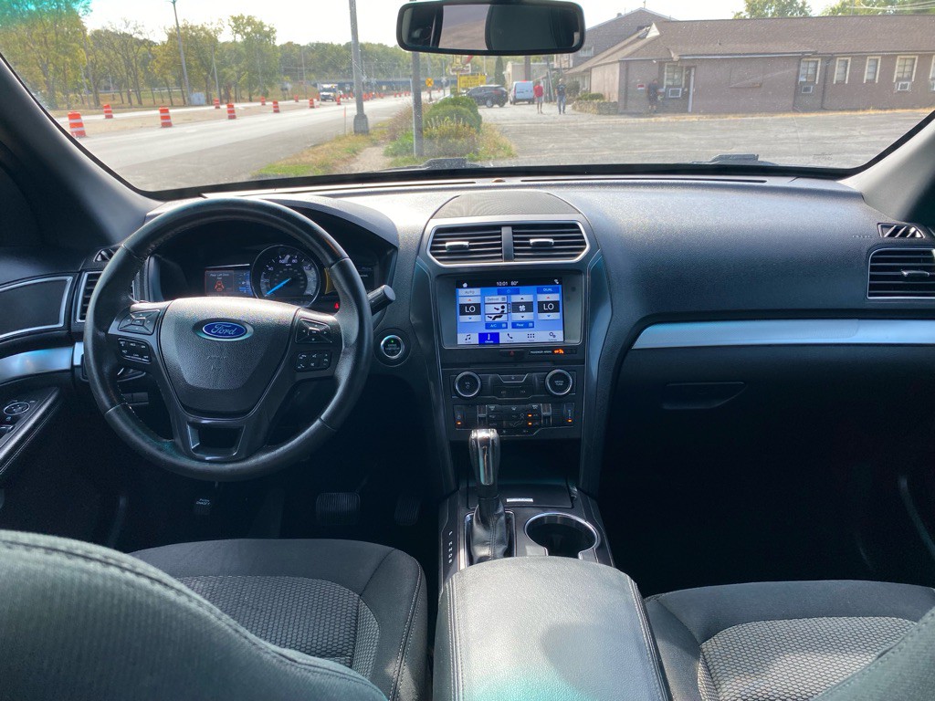2017 Ford Explorer Image 4