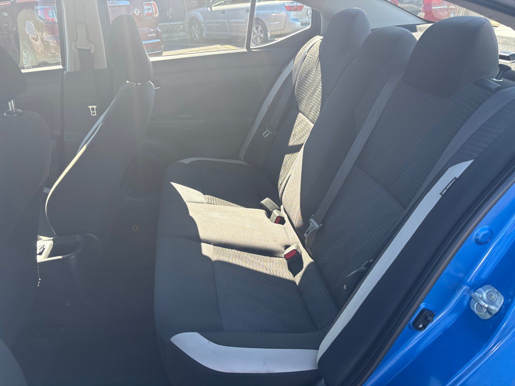 2021 Nissan Versa Image 6