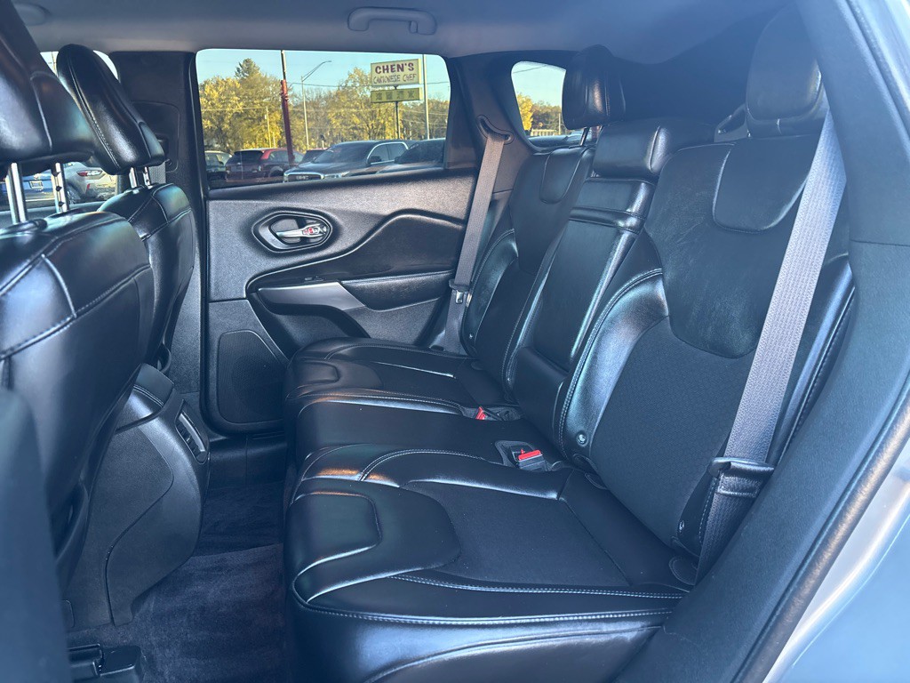 2019 Jeep Cherokee Image 6