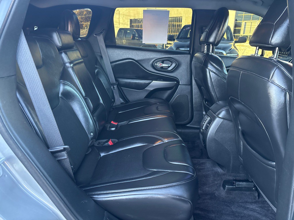 2019 Jeep Cherokee Image 8